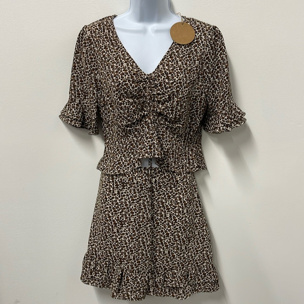 BNWT Two piece leopard top and matching skirt size medium